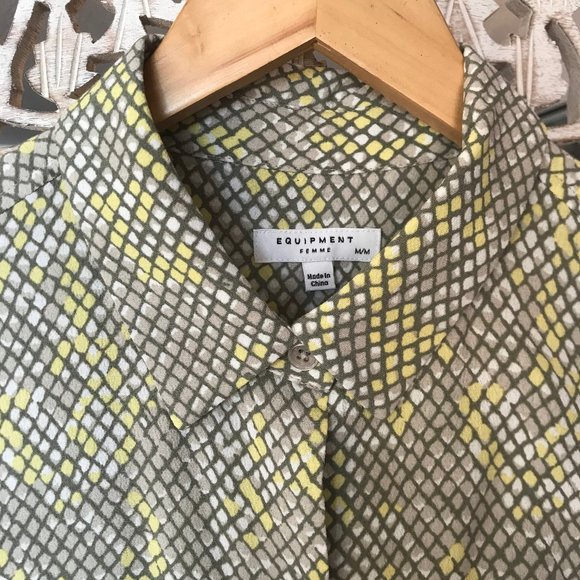NWT Equipment Essential Snake Print Button Blouse M - Picture 10 of 16